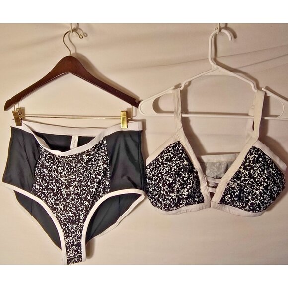 Forever 21 Plus Size 1X Sporty Bikini Swimsuit Black White 2 Piece High Waist - Picture 1 of 3